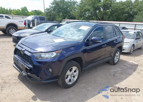 2021 Toyota Rav4 Xle z USA, uszkodzony, nr VIN 2T3W1RFV4MW142013